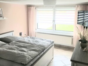 Maison | 2 chambres, ameublement personnalisé, fer et planche à repasser