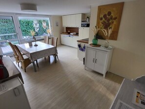 Interior - Lighthouse View Modern Retreat (Bastorf)