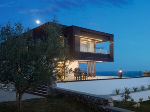 House | Pool