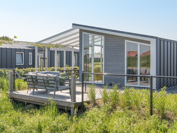 Terrace/patio - Detached House in Zeeland With Scenic Terrace (Wemeldinge)