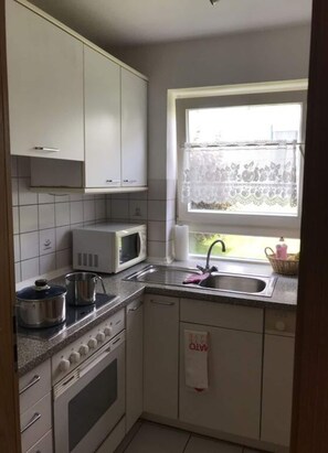 Apartment | Private kitchen - Holiday Apartment Peacock (Immenstaad am Bodensee)