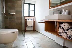 Apartment | Bathroom | Towels - Holiday Home Time out in the Monument (Lohr am Main)