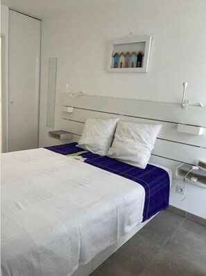 2 slaapkamers, een strijkplank/strijkijzer, wifi, beddengoed