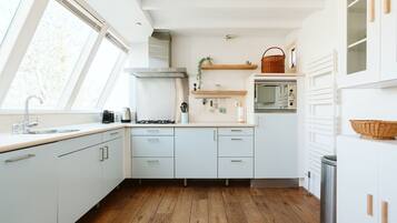 Bungalow | Private kitchen | Highchair
