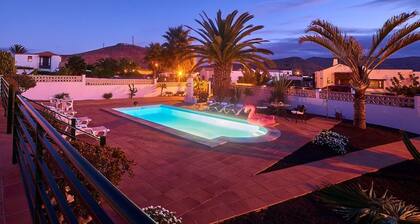 Spacious Holiday Home in La Oliva
