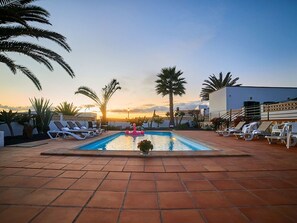 Casa | Alberca | Alberca techada y alberca al aire libre