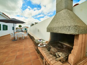 Exterior - Spacious Holiday Home in La Oliva (La Oliva)