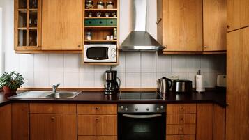 Apartment | Dapur peribadi | Ketuhar, cerek elektrik, pembakar roti