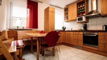 Apartment | Dapur peribadi | Ketuhar, cerek elektrik, pembakar roti