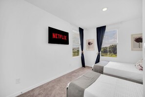 3 chambres, fer et planche à repasser, Wi-Fi, draps fournis