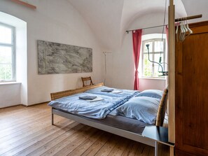 Casa | 3 dormitoris, mobiliari individual i planxa i posts de planxar 