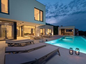 Outdoor pool - Rovni Comfortable Holiday Residence (Rasa)