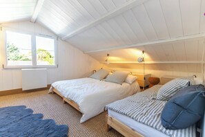 6 sovrum, skrivbord, strykjärn/strykbräda och resesäng