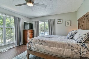4 bedrooms, iron/ironing board, WiFi, bed sheets