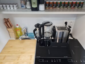 冰箱、微波炉、洗碗机、调味品