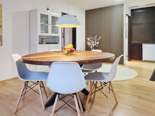 "Sweet Home" (Central & Quiet) ****