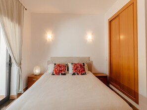 Apartment | 2 bedrooms, individually furnished, bed sheets