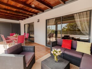 Living area - Lagos Marina Family Retreat (Lagos)