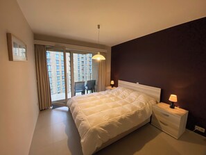 2 chambres, fer et planche à repasser