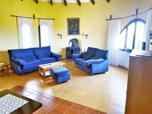 House | Living area - Relaxing Garden Stay, Denia (Denia)