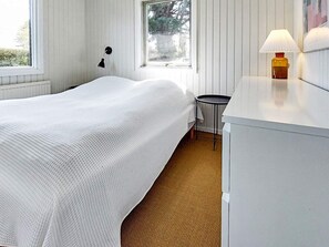 House | 3 bedrooms, individually furnished - 6 Person Holiday Home in Karrebaeksminde (Karrebæksminde)