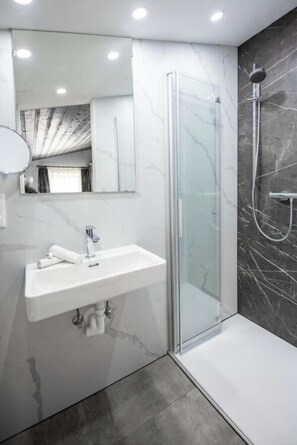Bathroom - Present Apartment in Fusch (Fusch an der Grossglocknerstrasse)