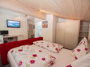 2 bedrooms, individually furnished - Present Apartment in Fusch (Fusch an der Grossglocknerstrasse)