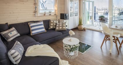 Houseboat Grey Seal Comfortable Vacation Home