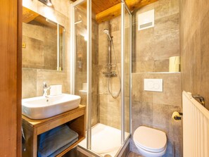 Bathroom - Renovated Farmhouse Stoanerbauer With View (Bramberg am Wildkogel)