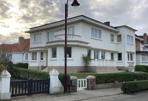 Apartment | Exterior - Cocktail 0101 Apartment in De Haan With Terrace (De Haan)