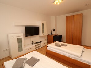 Apartment | 2 bedrooms, individually furnished, bed sheets - Essen Aprtment With Balcony (Essen)