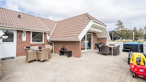 House | Exterior - 8 Person Holiday Home in Blavand (Blavand)