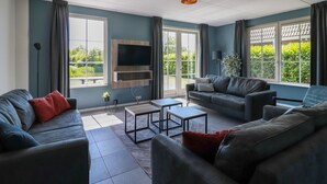 Villa | Living area - Villa With Jacuzzi and Sauna in Makkum (Makkum)
