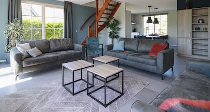 Villa With Whirlpool and Sauna in Makkum