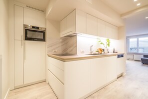 Apartment | Private kitchen | Electric kettle, toaster - Apartment Next to the Casino (Blankenberge)