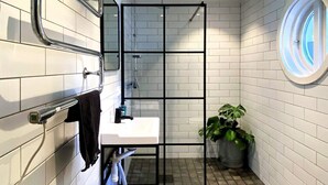 House | Bathroom - 4 Star Holiday Home in Kolmarden (Kolmården)