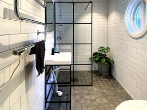 House | Bilik Mandi