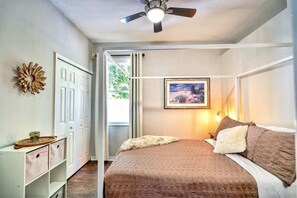 3 bedrooms, iron/ironing board - 3214 W Bay Ave · Relaxing Retreat:Poolside Escape (Tampa)