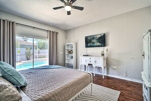 3 bedrooms, iron/ironing board - 3214 W Bay Ave · Relaxing Retreat:Poolside Escape (Tampa)