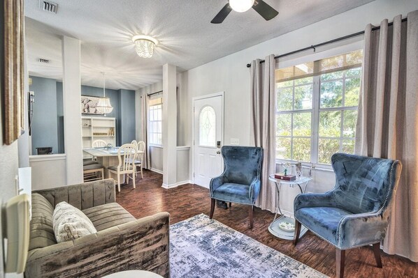 TV - 3214 W Bay Ave · Relaxing Retreat:Poolside Escape (Tampa)