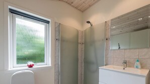 House | Bathroom - 4 Star Holiday Home in Tarm (Tarm)