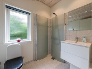 House | Bathroom - 4 Star Holiday Home in Tarm (Tarm)