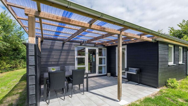 House | Outdoor dining - 4 Star Holiday Home in Tarm (Tarm)