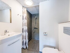 Bathroom - 10 Person Holiday Home in Tarm (Tarm)