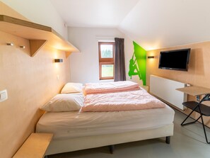 15 bedrooms, individually furnished, bed sheets - Tranquil Holiday Home in Durbuy (Durbuy)