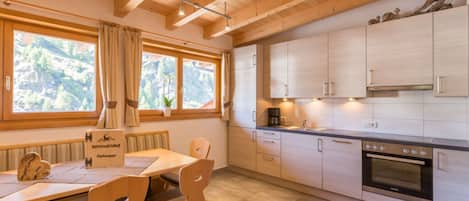 Apartment | Private kitchen | Oven, electric kettle