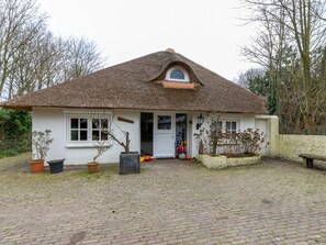 House | Exterior - Charming Beach Villa With Thatched Roof (Biggekerke)