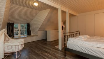 House | 5 bedrooms, bed sheets