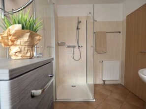 Bathroom - Apartment Captain's Terrace (Goehren-Lebbin)