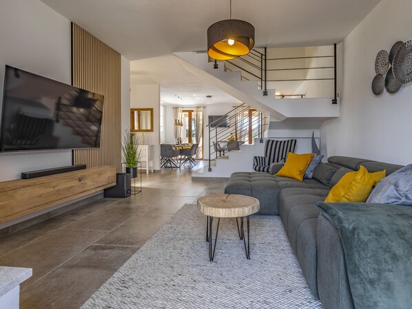 Living area - Family Villa With Pool, Wellness (Vodnjan)